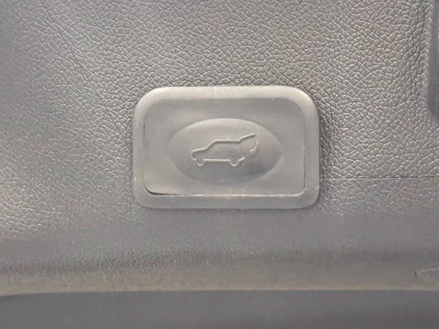Used 2011 White GMC Denali image 32