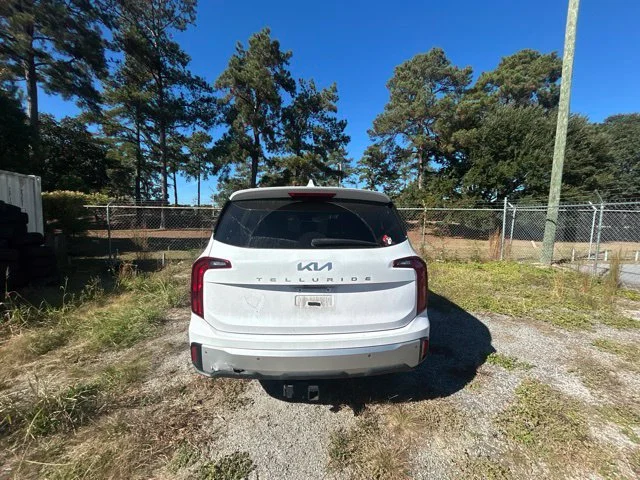 Certified Used 2024 White Kia LX image 4
