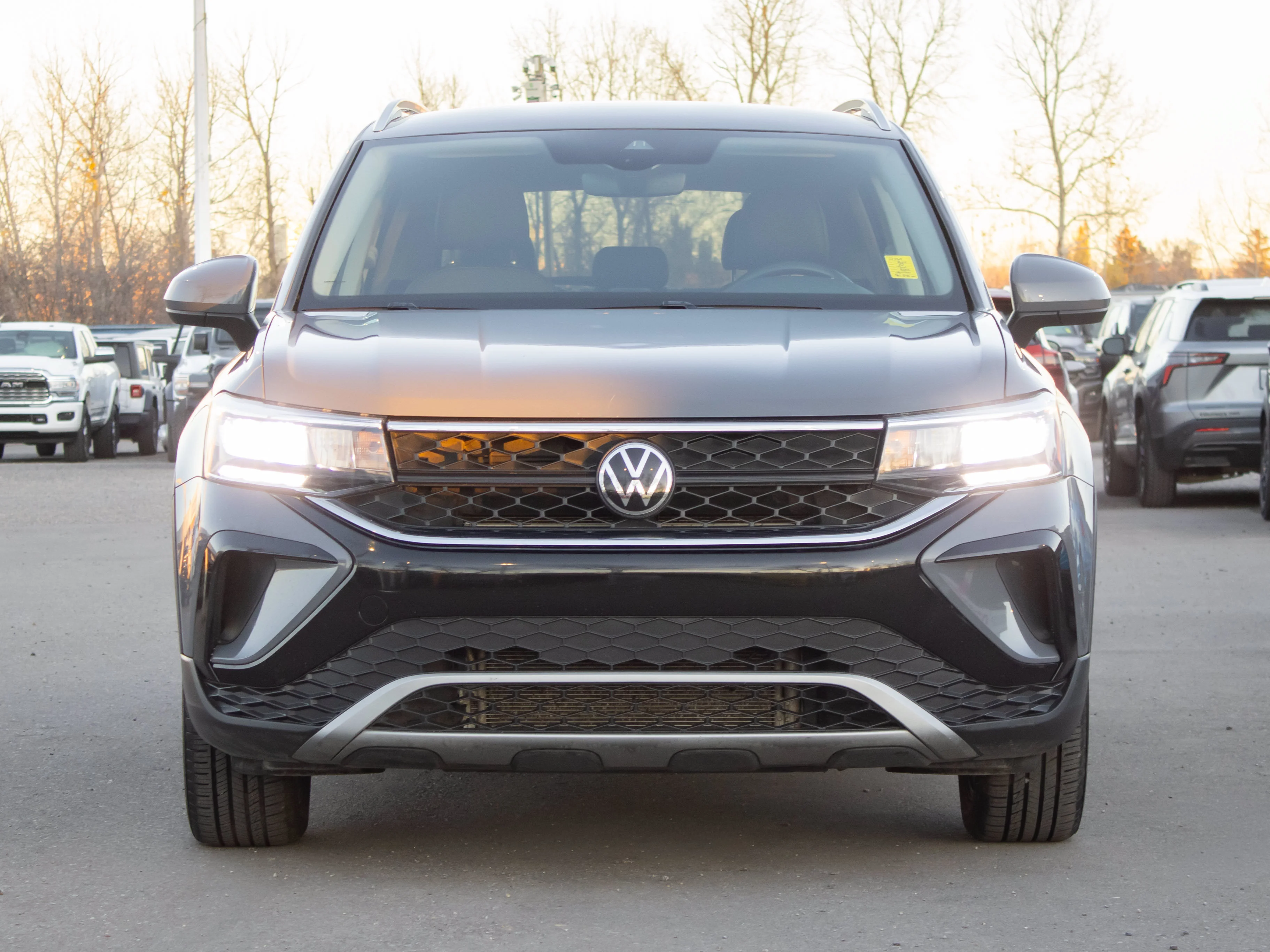 Used 2024 Black Volkswagen Comfortline* Heated Seats & Wheel, Backup Camera, Apple CarPlay & Android Auto image 8