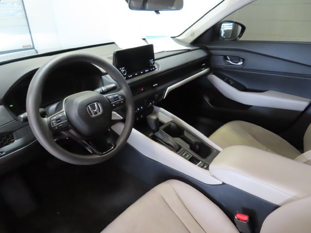 Used 2023 METEORITE GRAY METALLIC Honda EX image 4