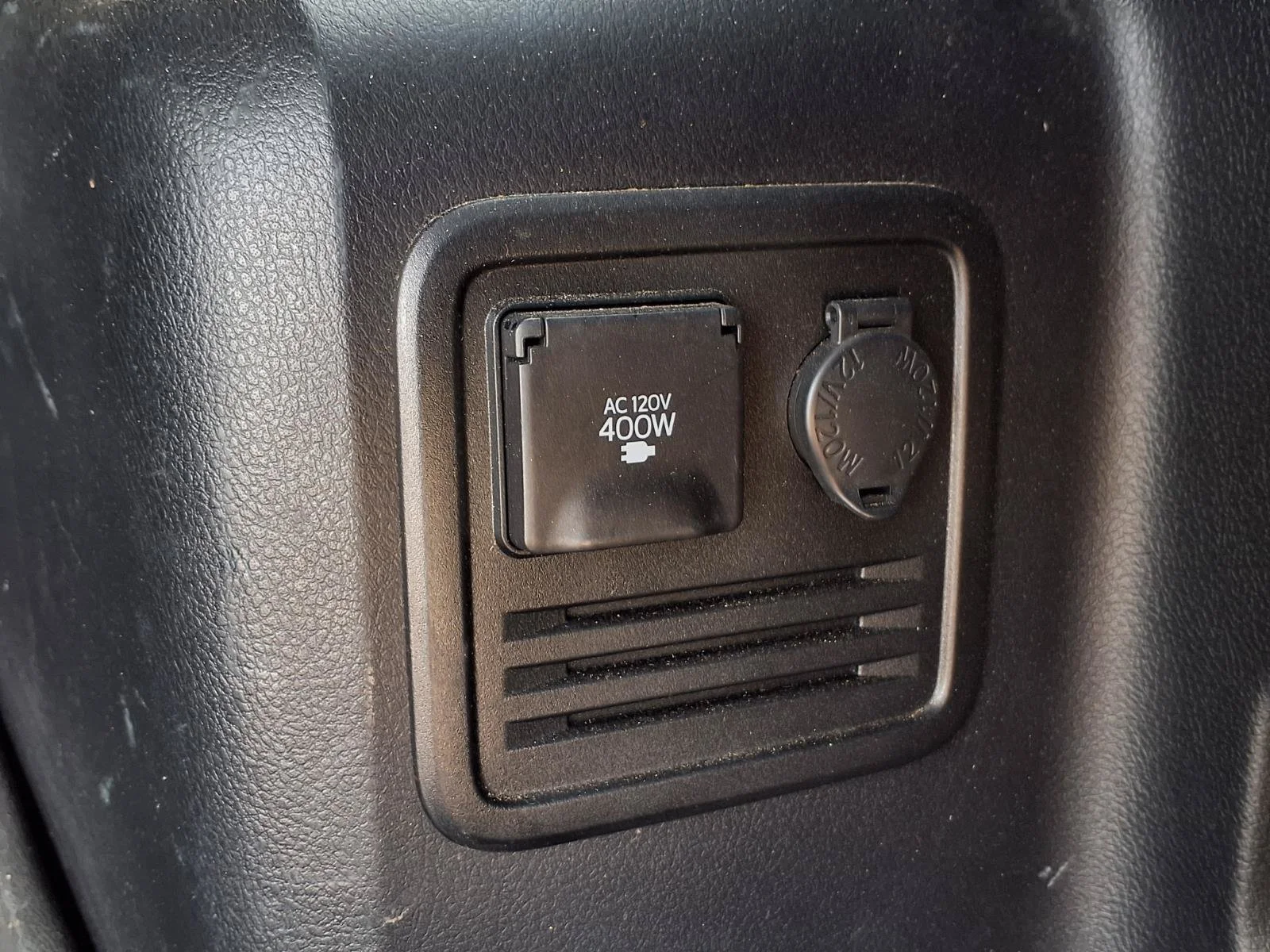 Used 2018 Magnetic Gray Metallic Toyota SR5 Premium image 25