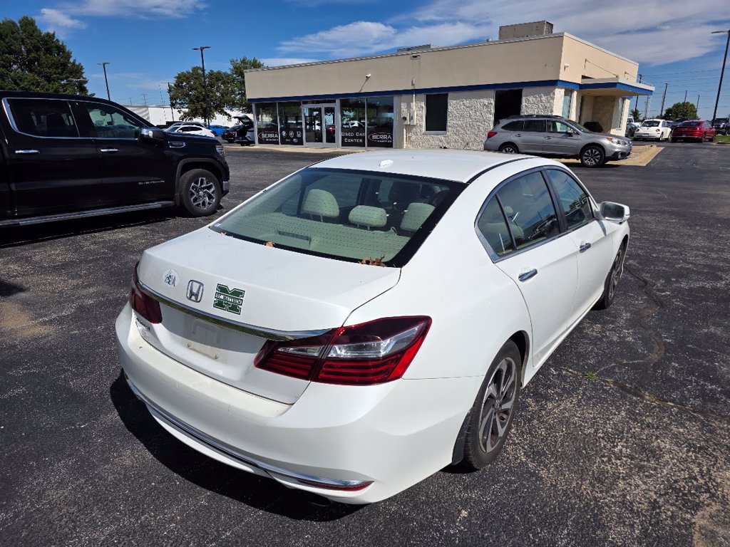 Used 2017 White Orchid Pearl Honda EX image 4