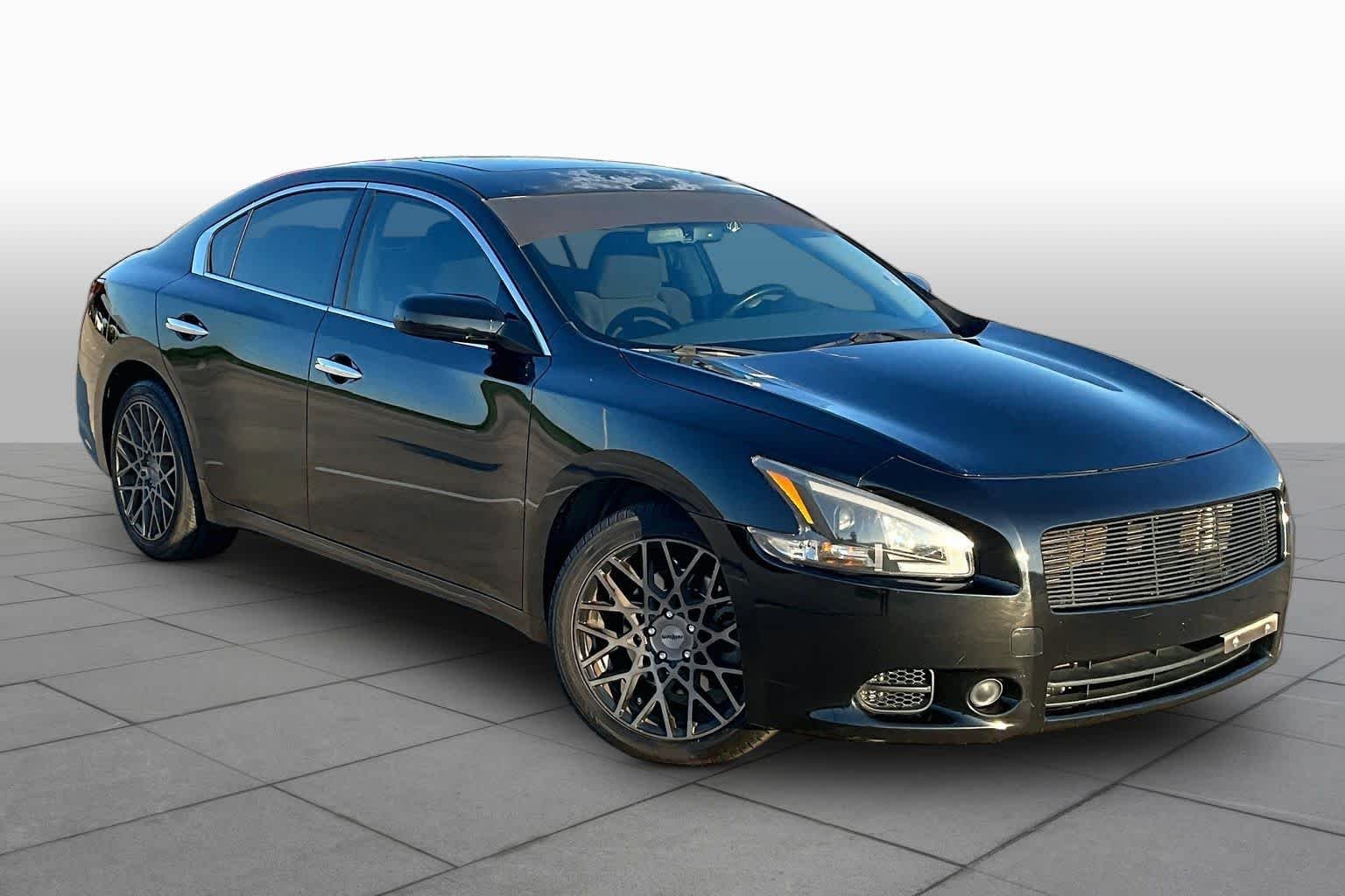 Used 2011 Super Black Nissan 3.5 S image 2
