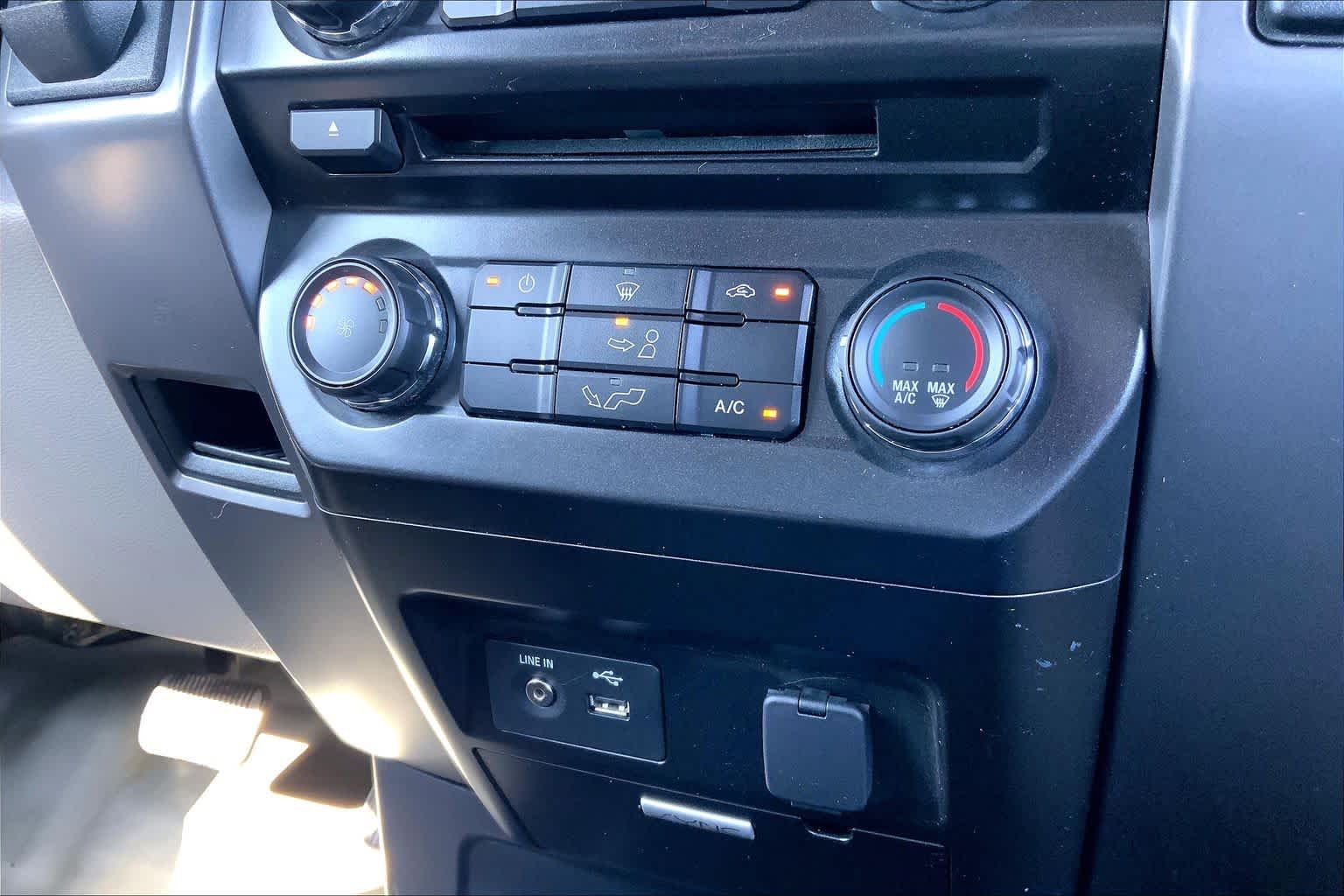 Used 2015 Oxford White Ford XLT image 33