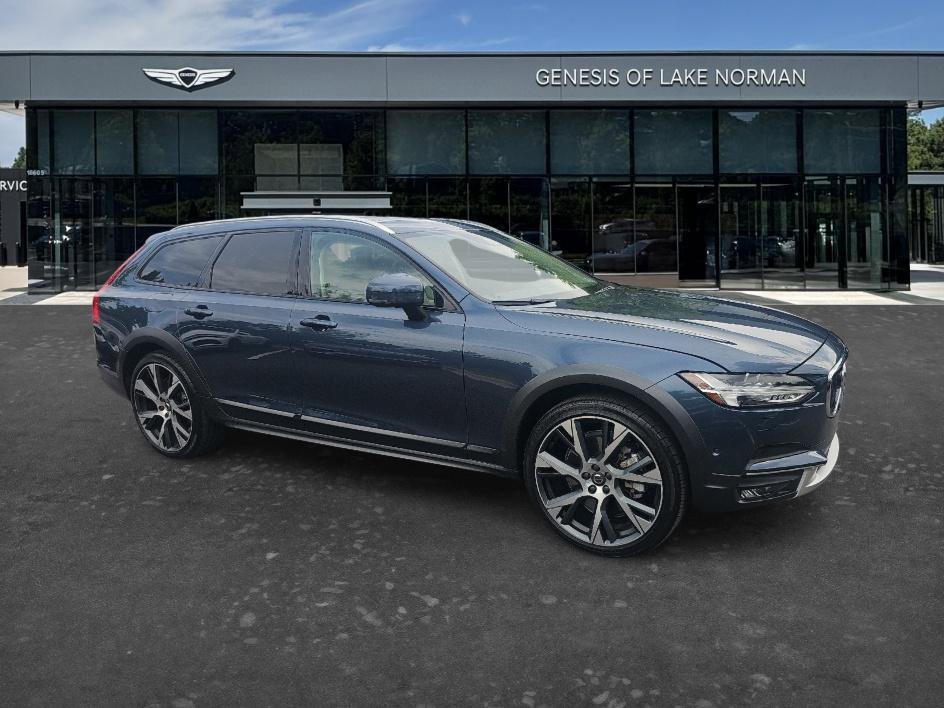 Used 2018 Denim Blue Metallic Volvo T6 AWD image 3