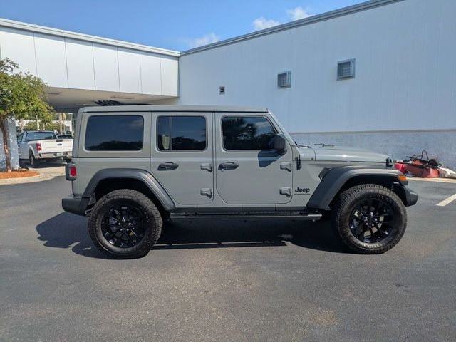 Used 2023 Gray Jeep Sport S image 2