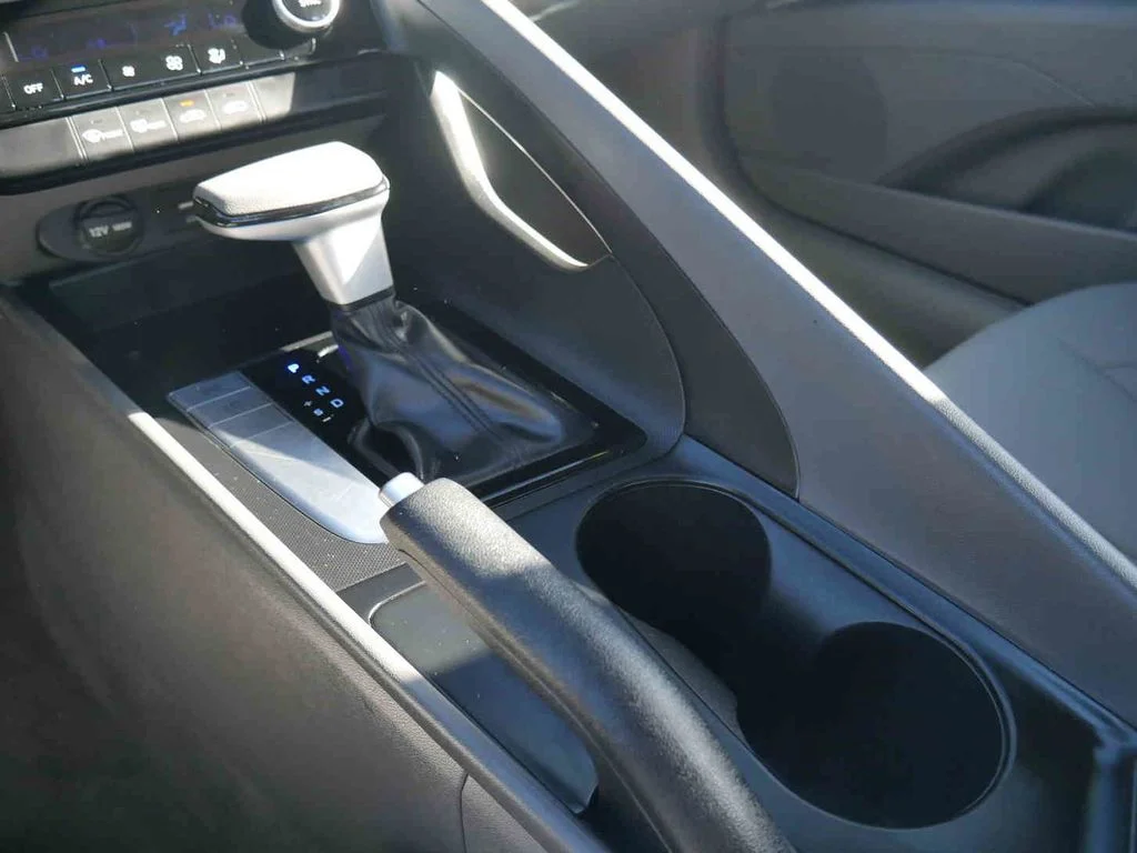 Used 2024 Silver Hyundai SEL image 23