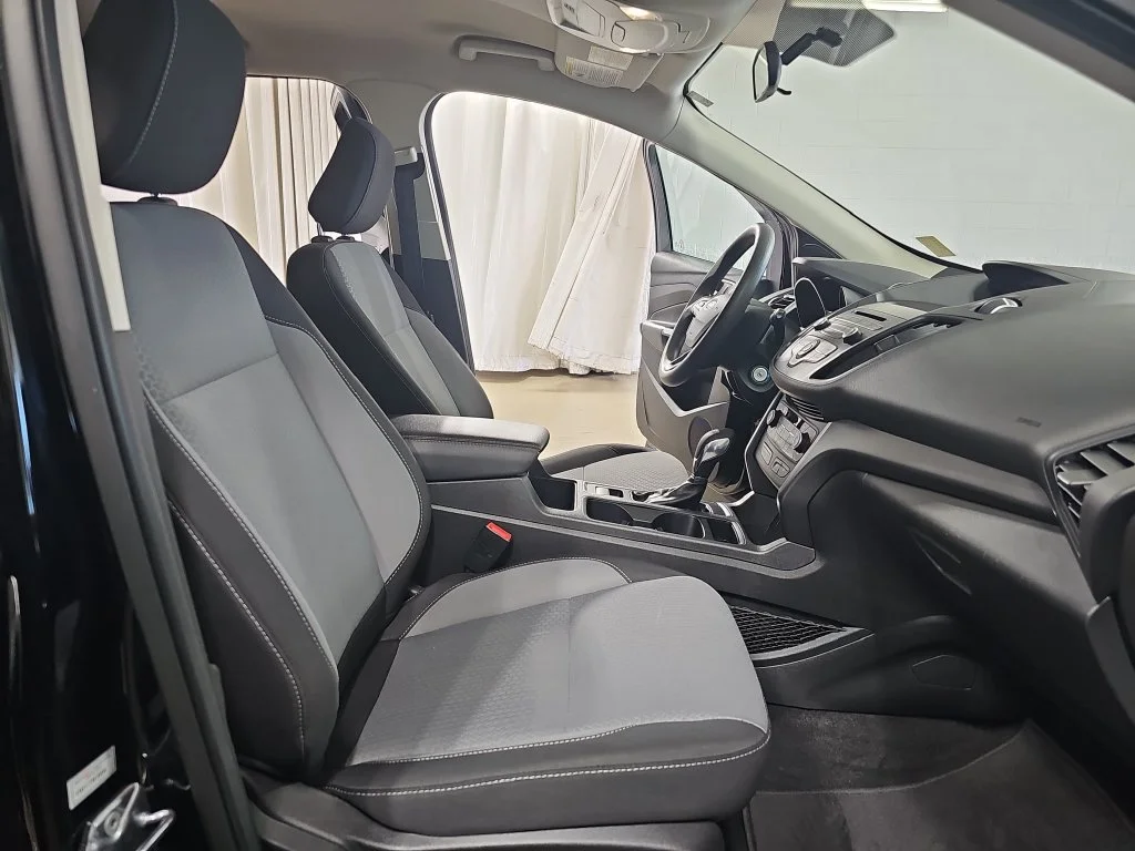 Used 2018 Black Ford SE image 13