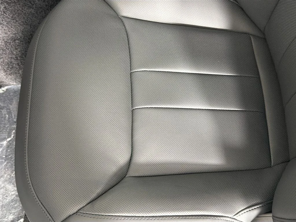 New 2026 Fuji White Land Rover SE image 20