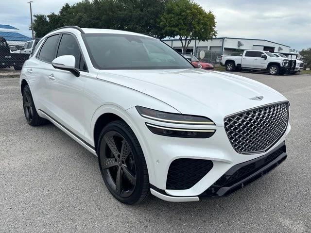 Used 2023 White Genesis 3.5T Sport image 3