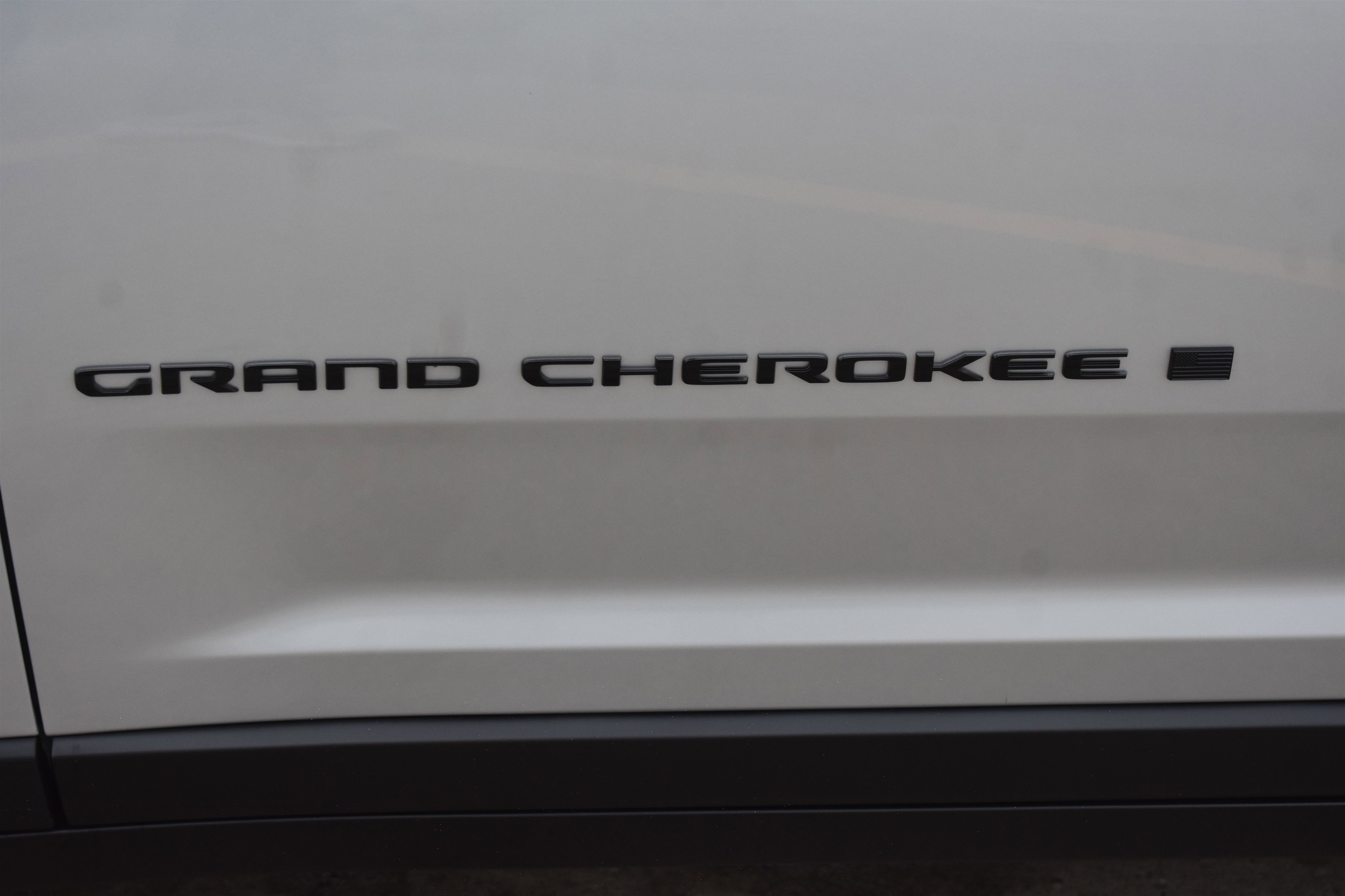 New 2026 Silver Zynith Exterior Paint Jeep Laredo Altitude image 11