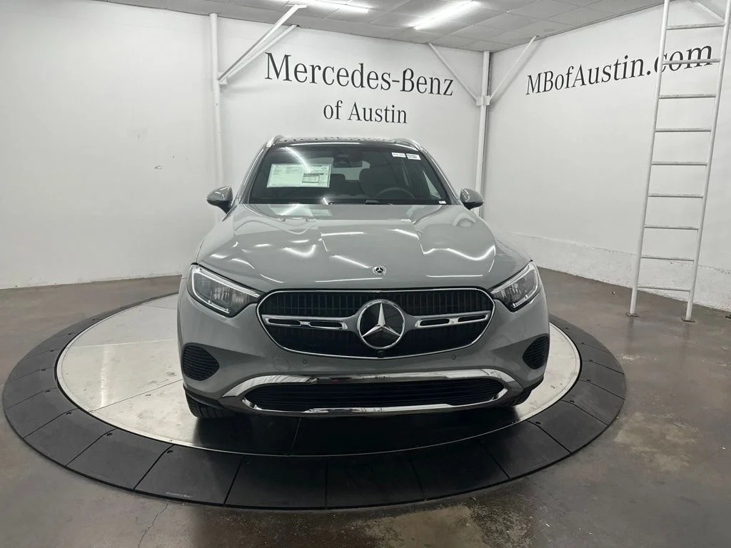 New 2027 White Mercedes-Benz GLC 300 image 2