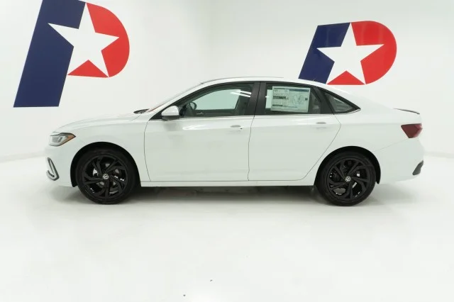 2026 Volkswagen Jetta SE - Photo 10