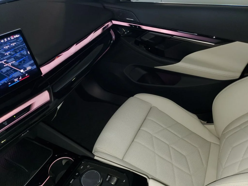 New 2027 Dk. BMW 530i image 20