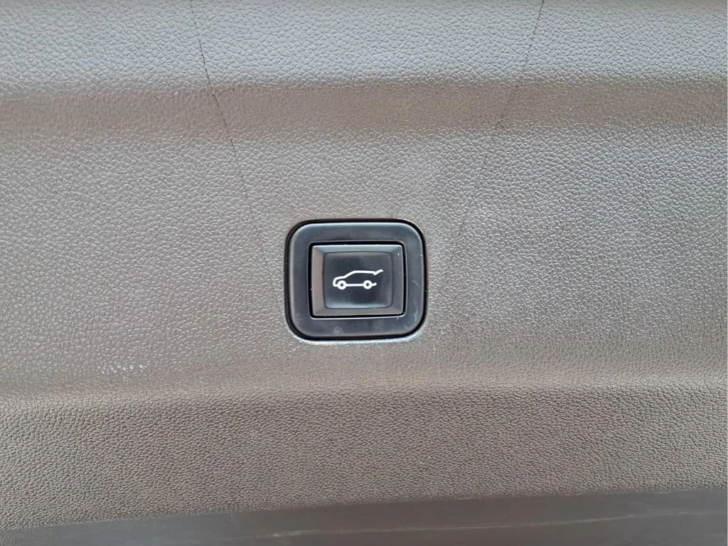 Used 2022 SUMMIT WHITE Chevrolet Z71 image 33