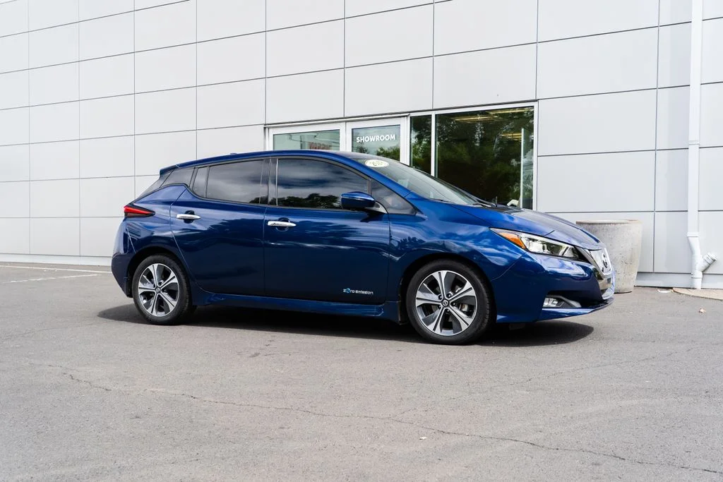 Used 2018 Blue Nissan SL image 29