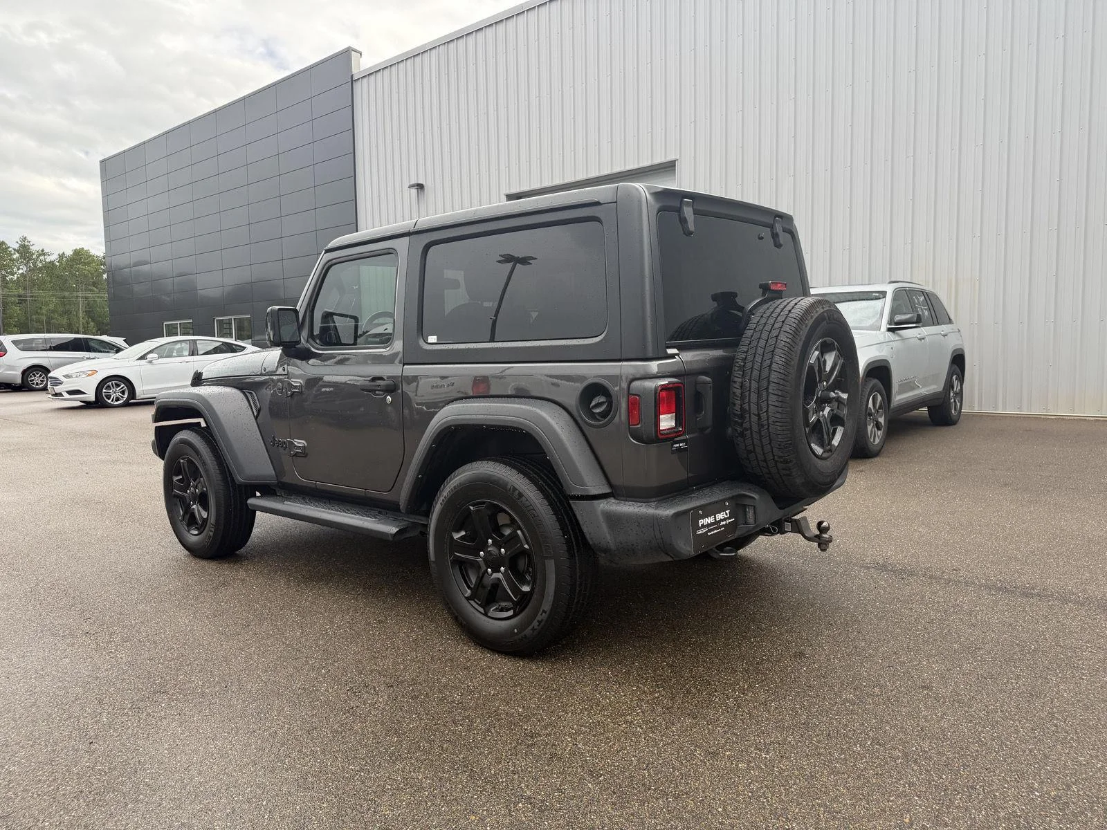 Used 2022 Granite Crystal Metallic Clearcoat Jeep Sport S image 4