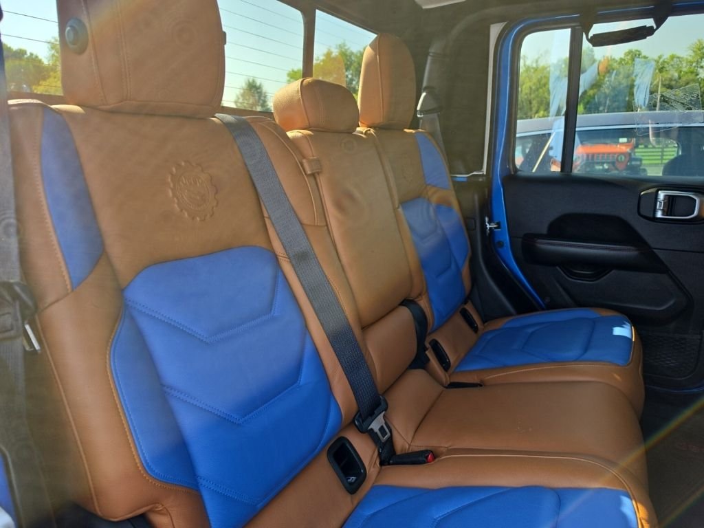 Used 2024 Blue Pearl Jeep Rubicon image 22