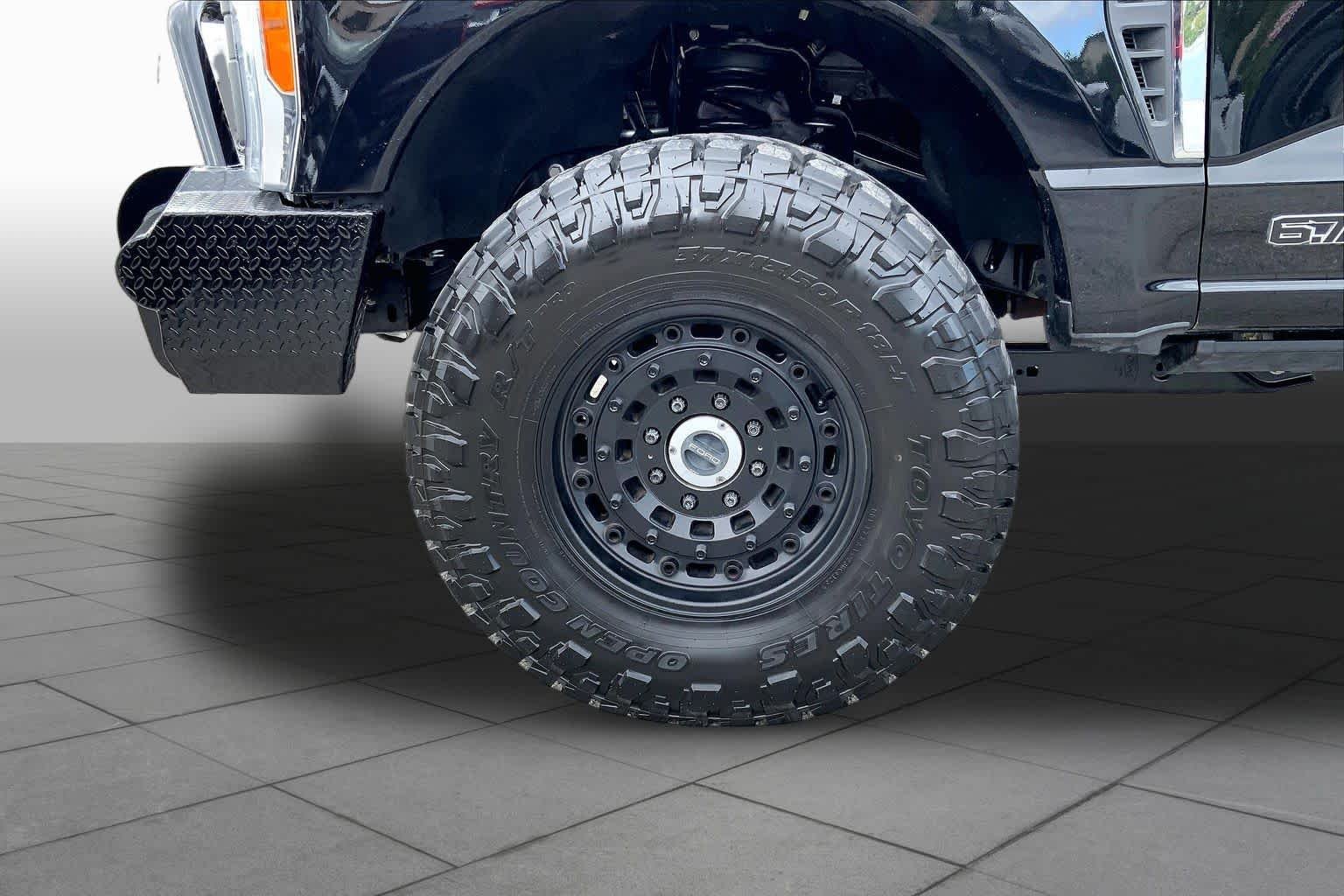 Used 2023 Agate Black Metallic Ford XLT image 10