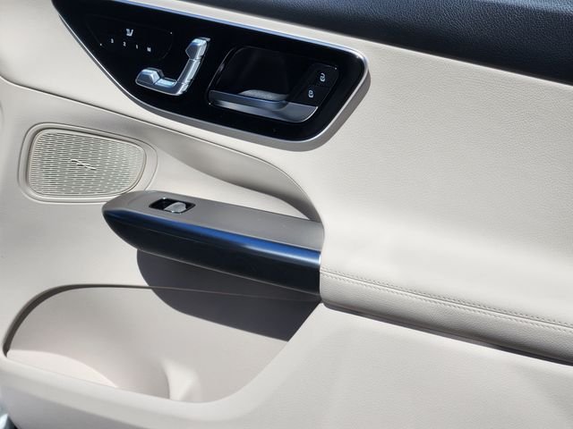 New 2026 Polar White Mercedes-Benz GLC 300 image 16