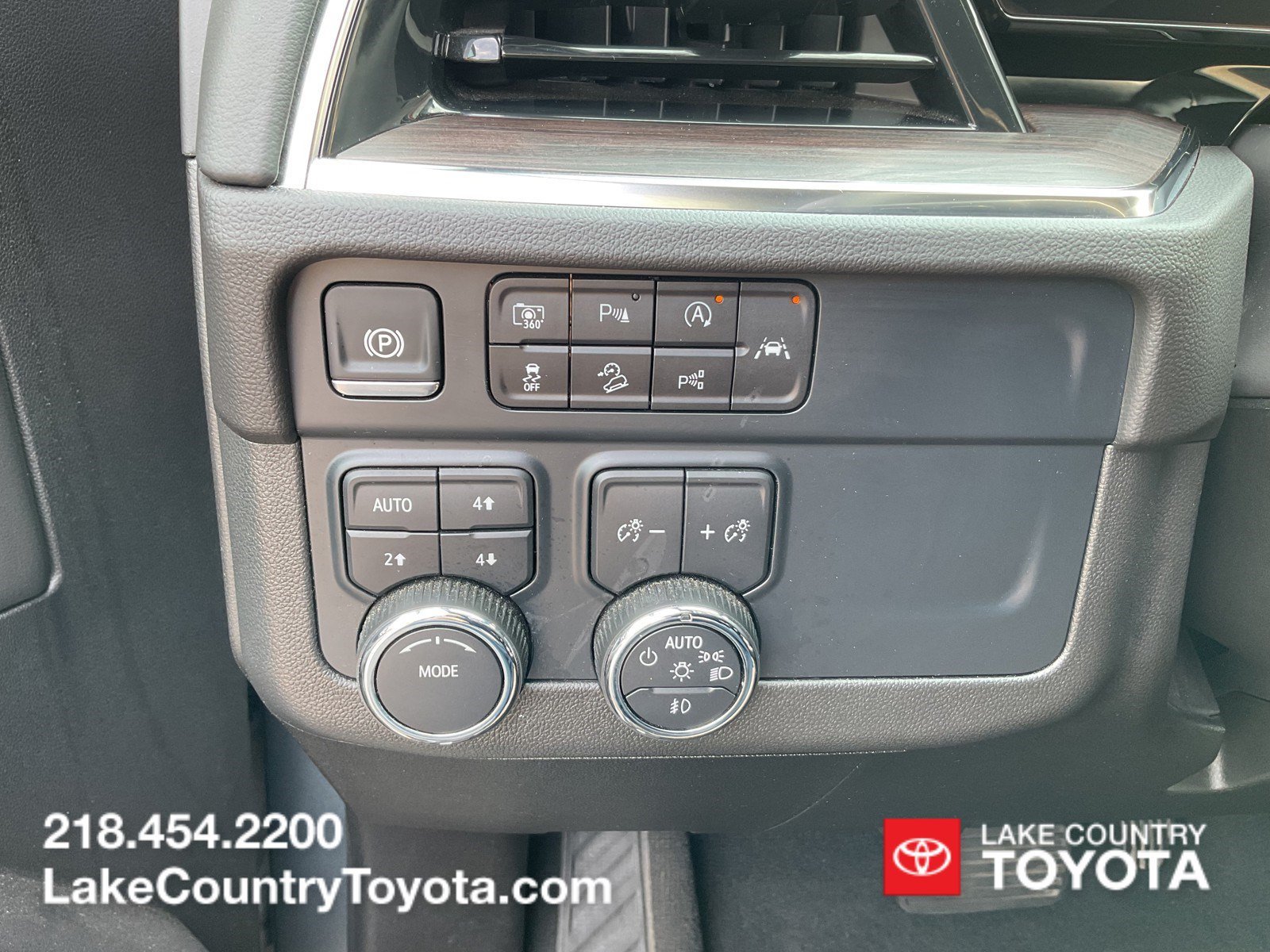Used 2025 Gray Chevrolet Z71 image 33