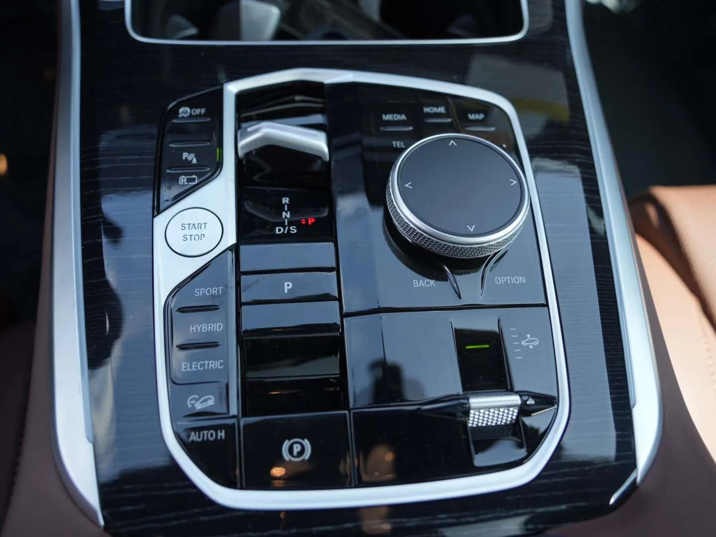 New 2026 Black Sapphire Metallic BMW xDrive50e image 24