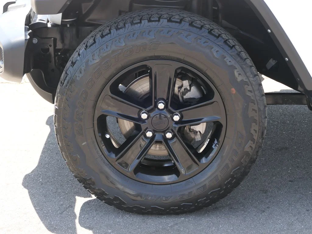 Used 2022 Bright White Clear Coat Jeep  image 9