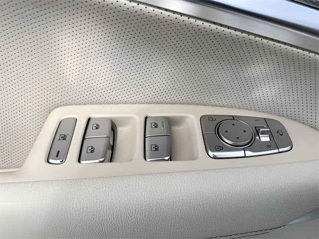Used 2026 White Genesis 2.5T Prestige image 22