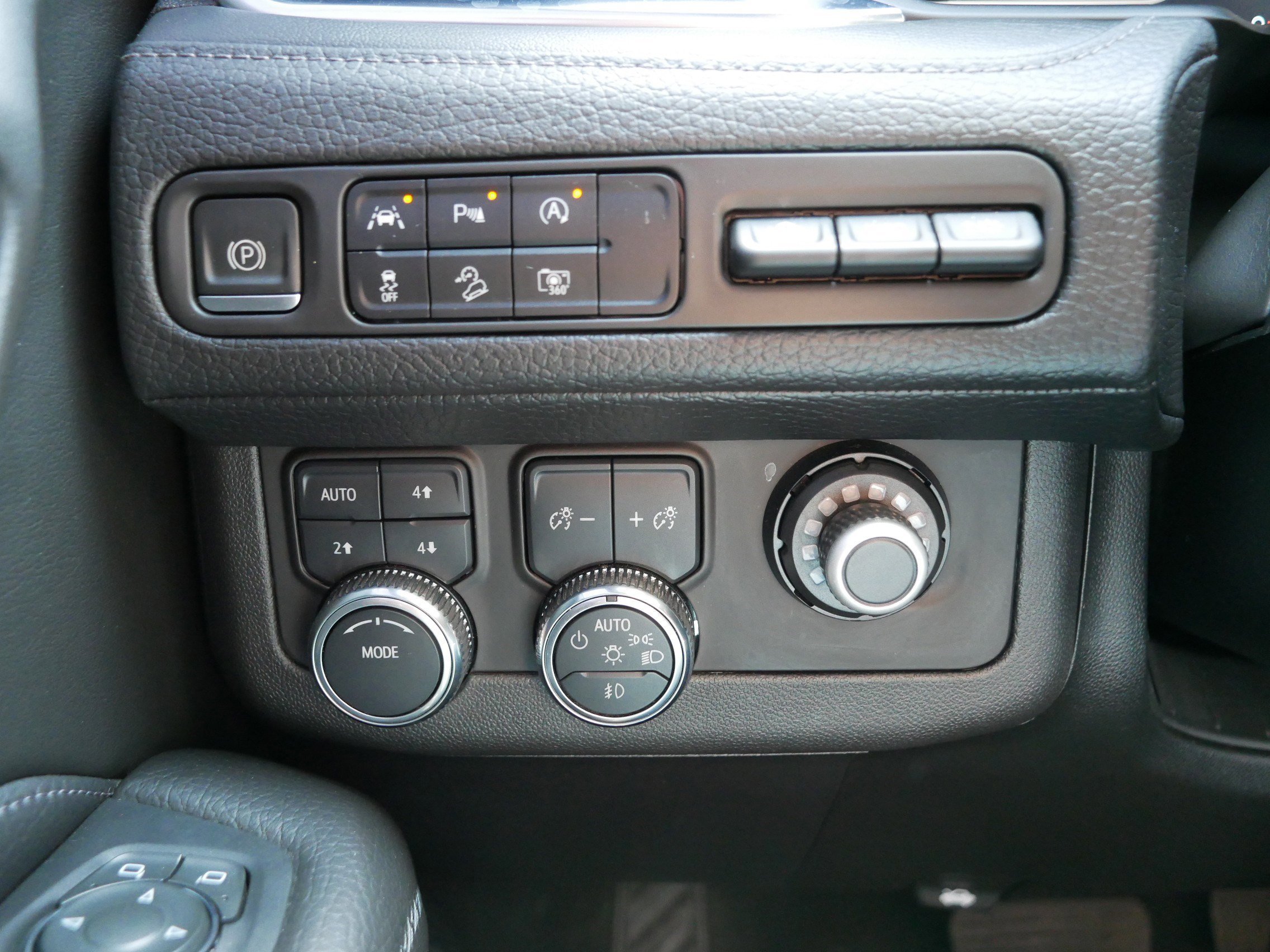 2023 GMC Yukon Denali - Photo 26