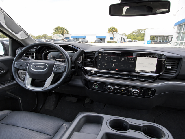 Used 2022 Black GMC SLT image 11