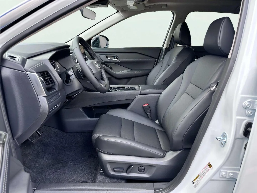 New 2026 Everest White Pearl Tricoat Nissan Dark Armor image 13