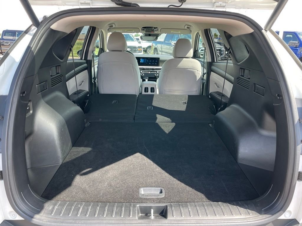 Used 2025 White Hyundai SEL image 28
