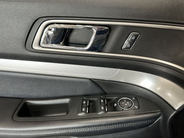Used 2017 Black Ford XLT image 19
