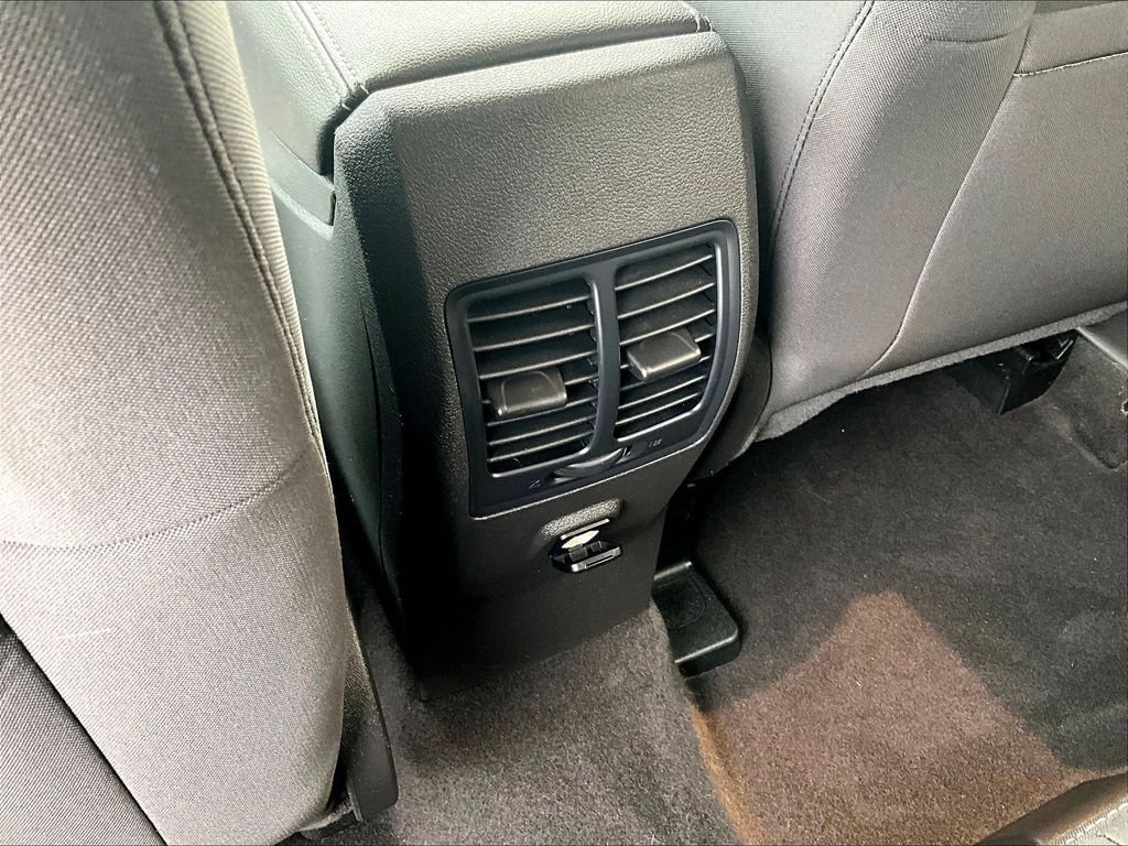 Used 2019 Black Ford SE image 28