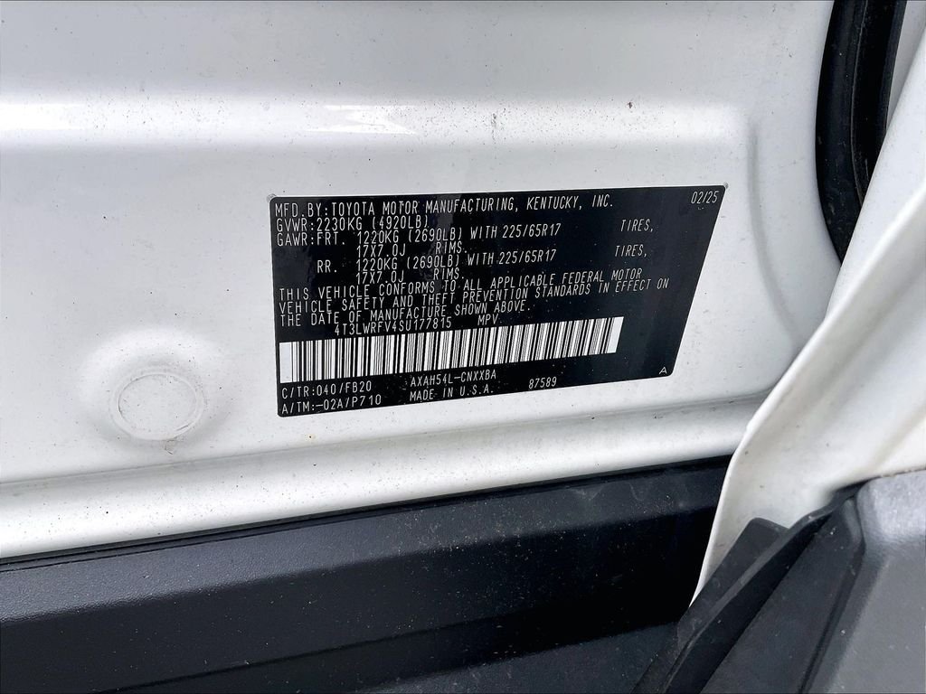 Used 2025 Ice Toyota LE image 31