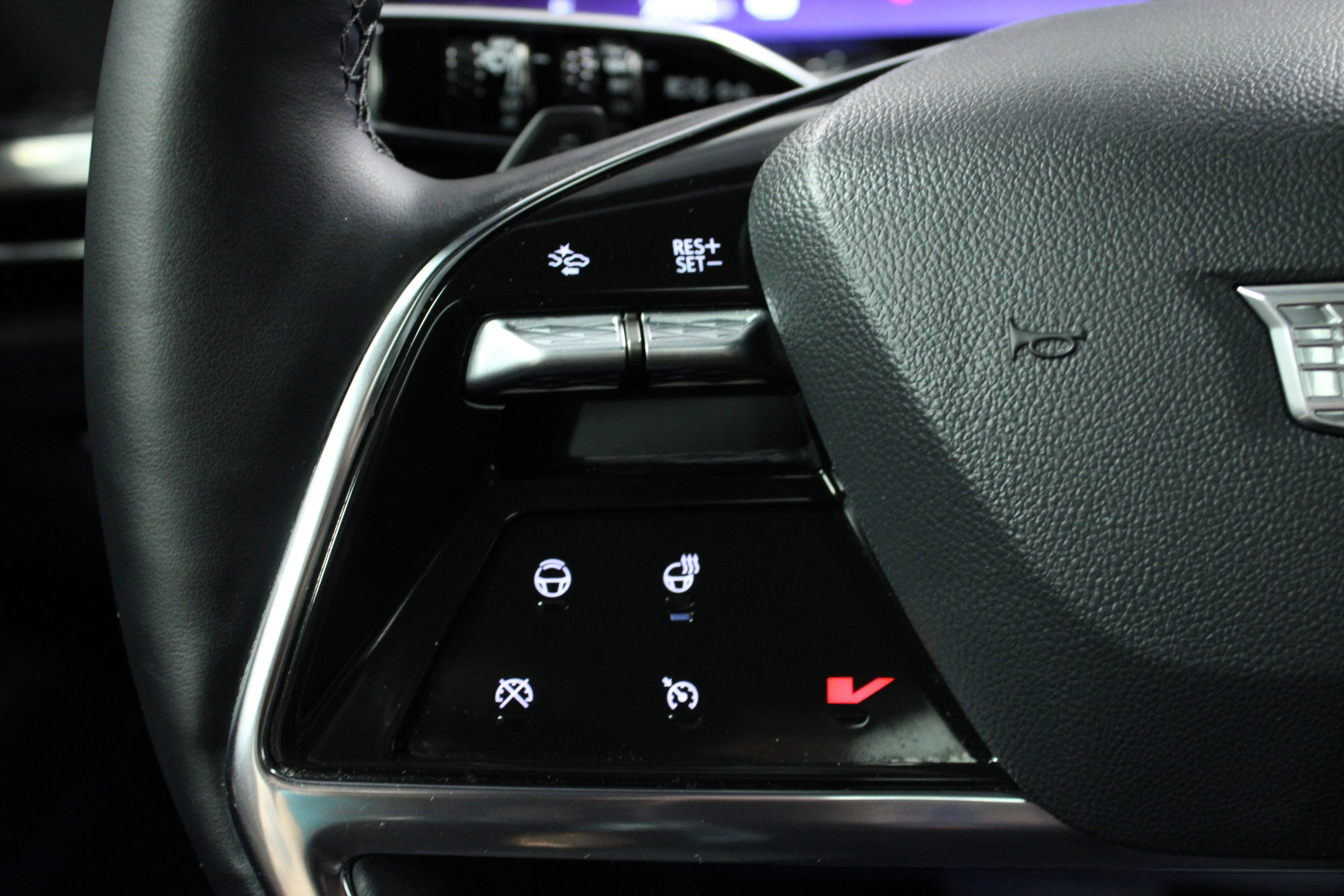 Used 2026 Luna Metallic Cadillac Sport image 21