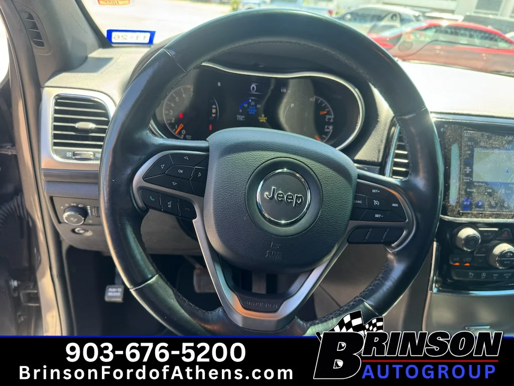 Used 2019 Granite Crystal Clearcoat Metallic Jeep Laredo E image 15