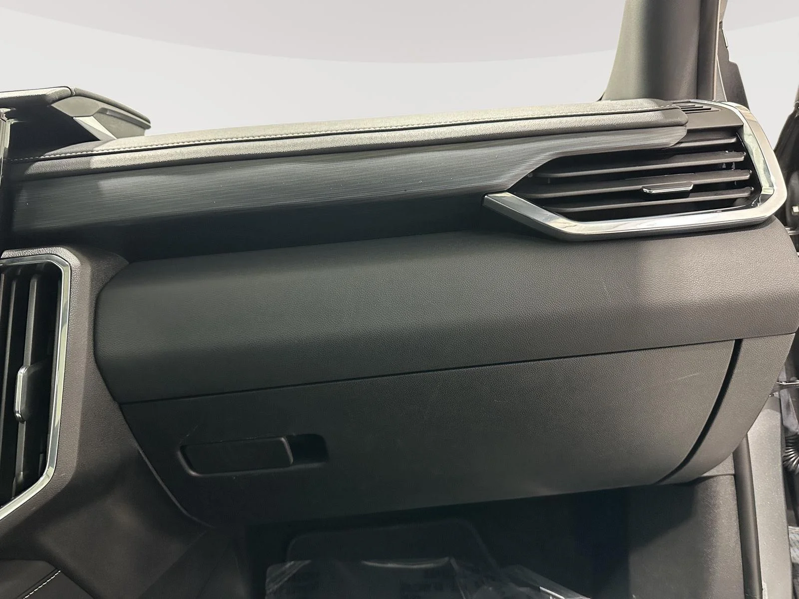 Used 2025 Sterling Metallic GMC Elevation image 29