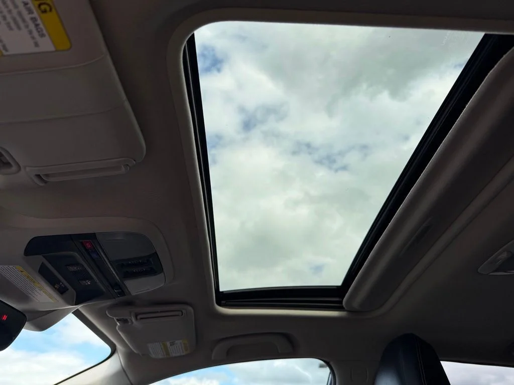 Used 2018 Ice Silver Metallic Subaru 2.0i Limited image 17