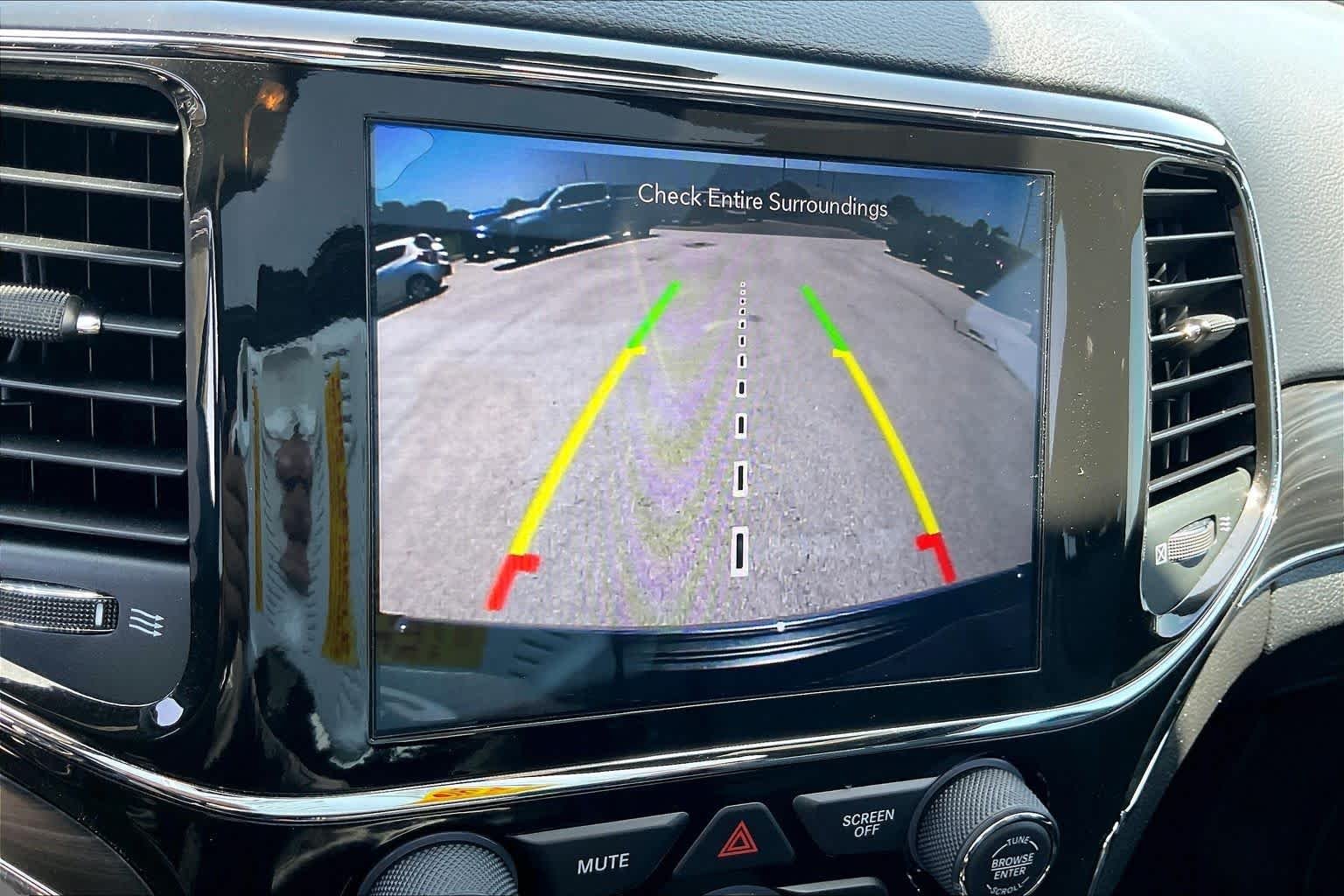 Used 2022 Diamond Black Crystal Pearlcoat Jeep Limited image 27