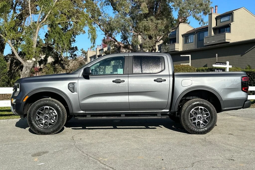 New 2025 Gray Metallic Ford XLT image 7