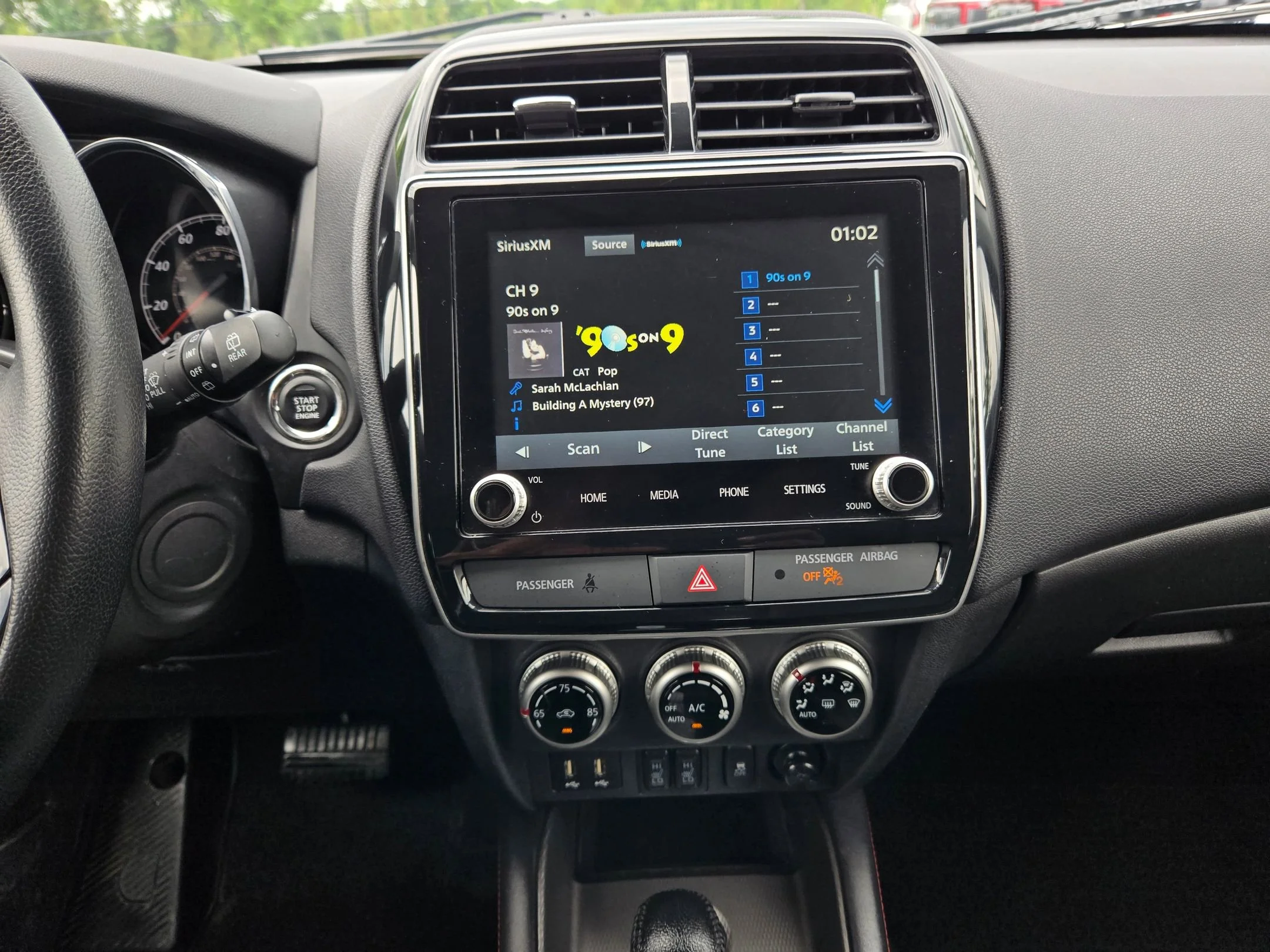 Used 2024  Mitsubishi SE image 15