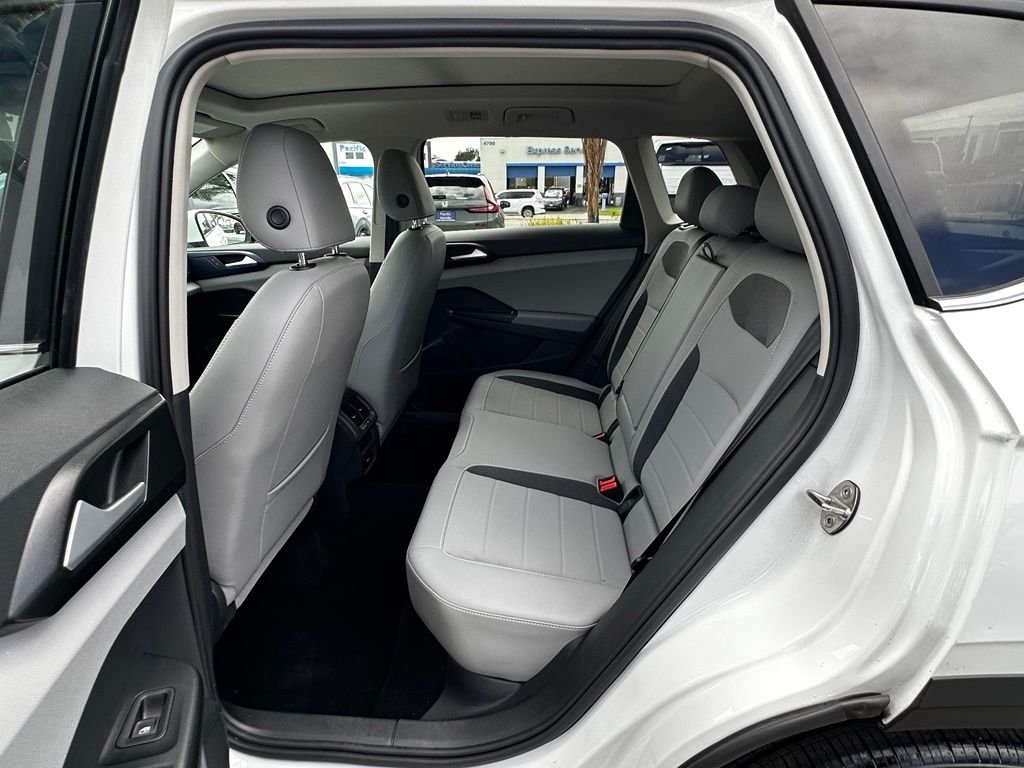 Used 2022 White Volkswagen 1.5T SE image 20