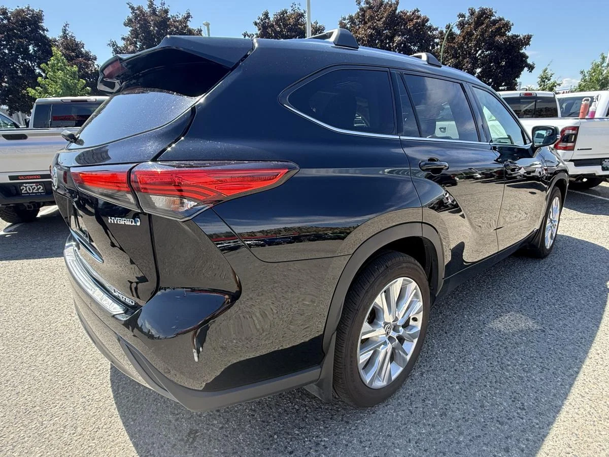 Used 2020 Black Toyota Limited Awd image 7