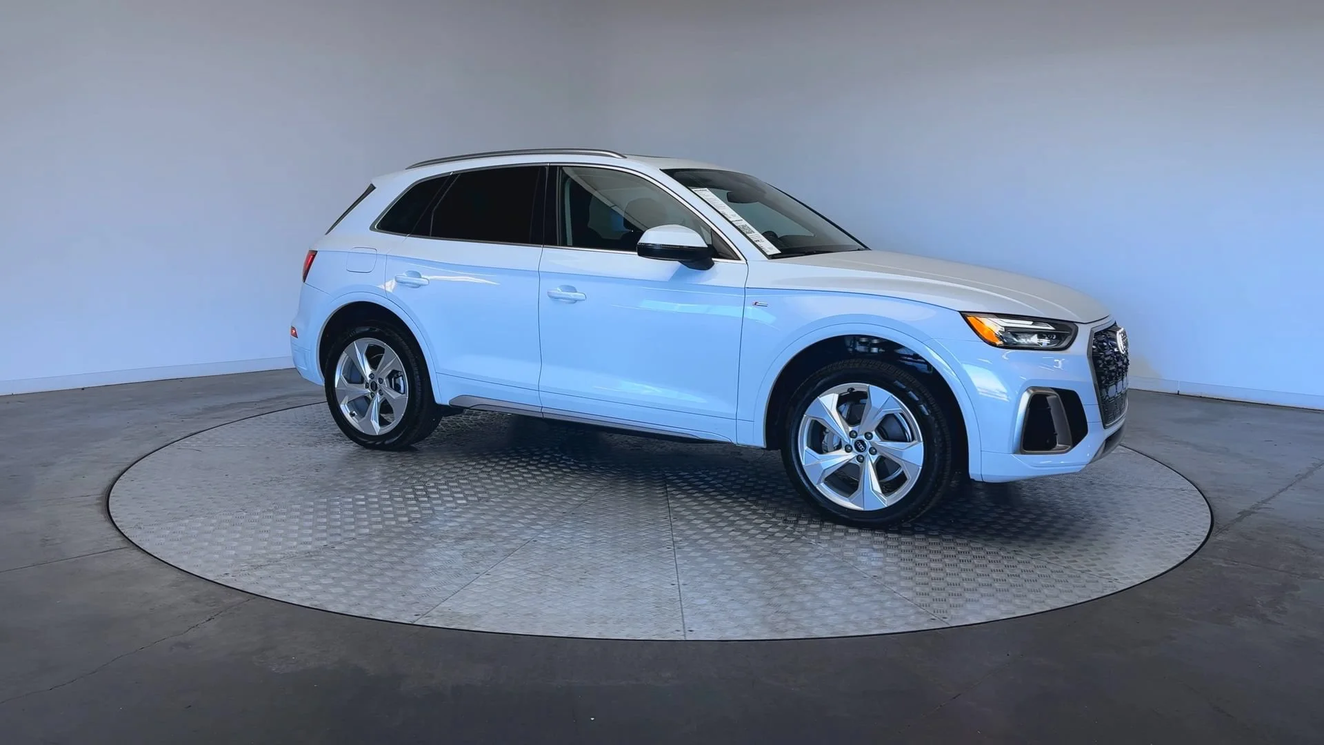 Used 2025 Glacier White Metallic Audi S line Premium Plus image 2