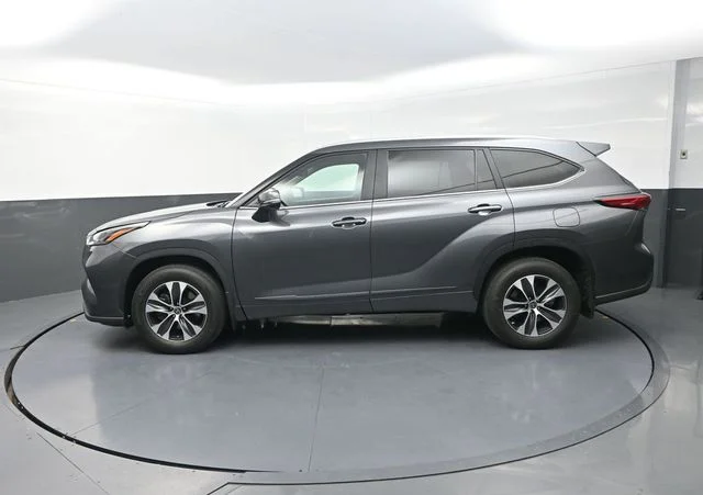 Used 2023 Gray Toyota XLE image 4