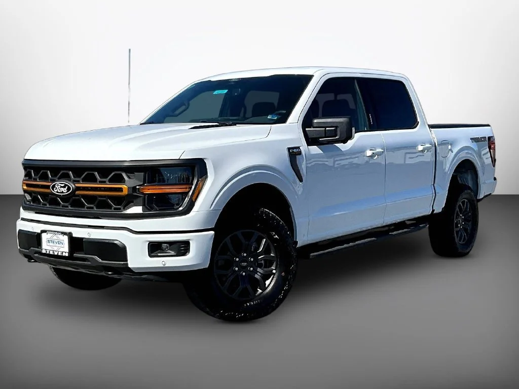 New 2026 Oxford White Ford Tremor® image 2