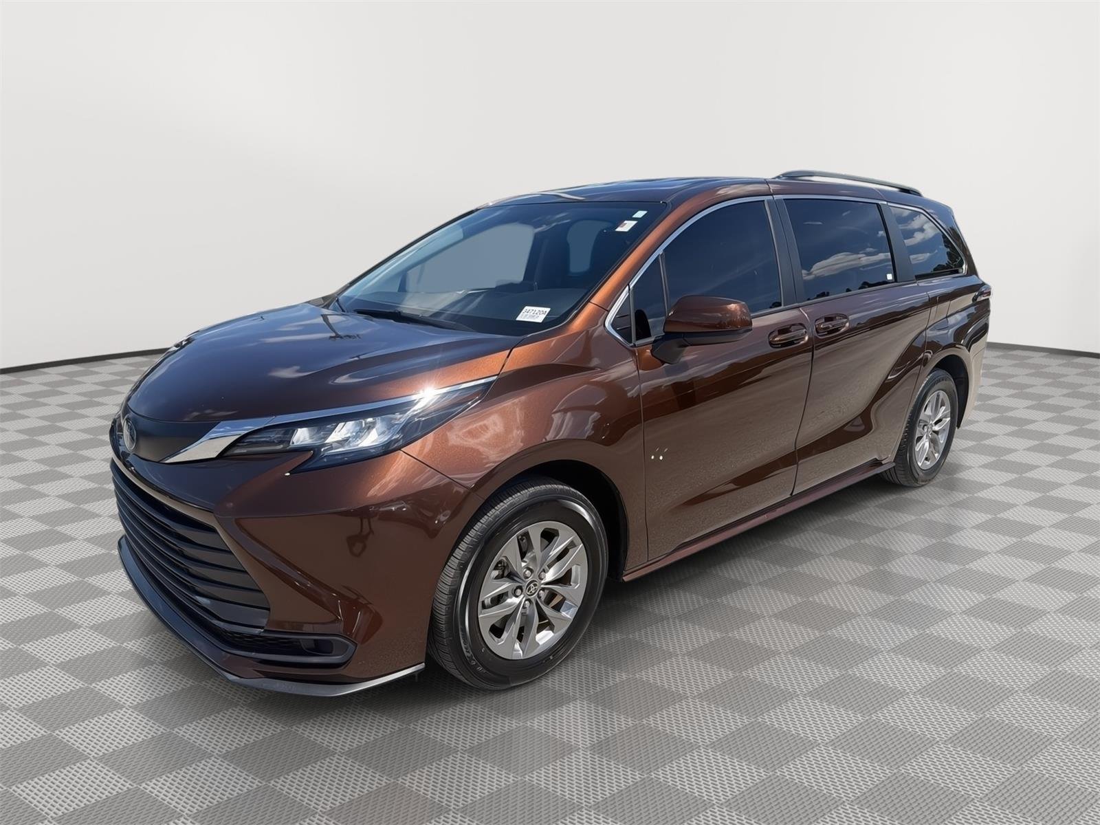 2022 Toyota Sienna LE FWD photo