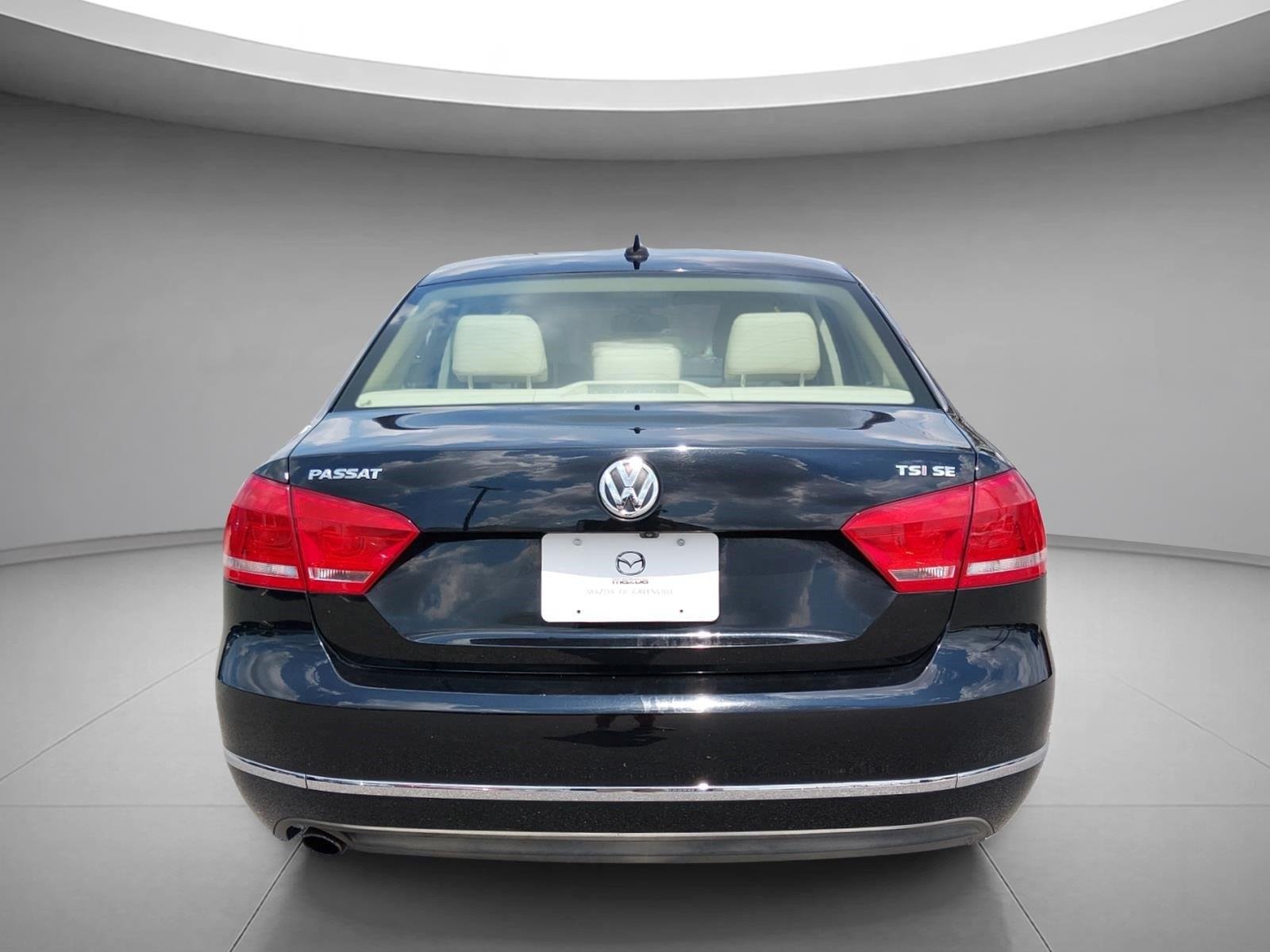 Used 2015 Black Uni Volkswagen 1.8T SE w/Sunroof & Nav image 4