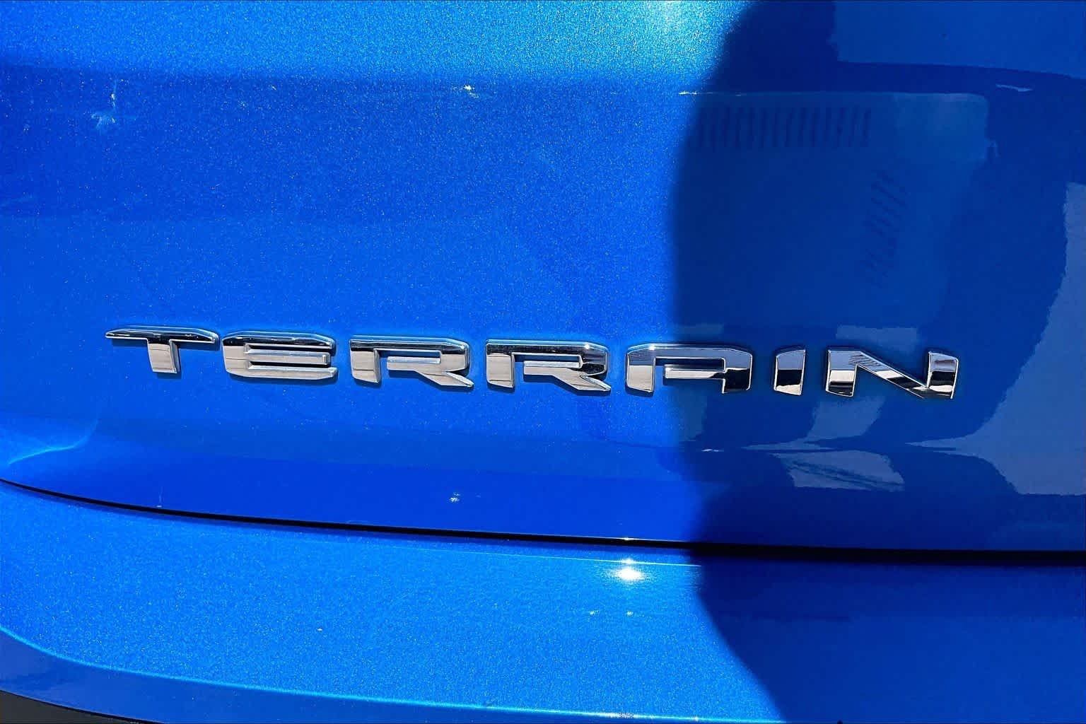 Used 2024 Riptide Metallic GMC SLE image 10